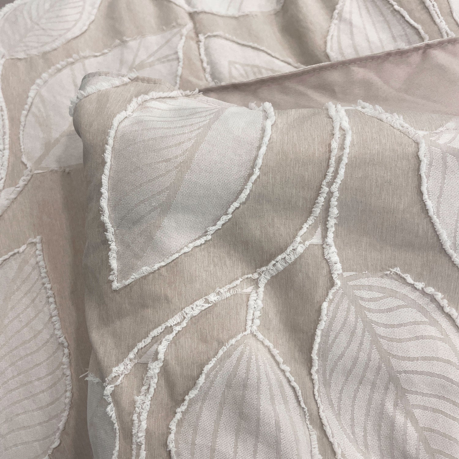 Plumon Jacquard Aplicación 2P Hojas B Hebra